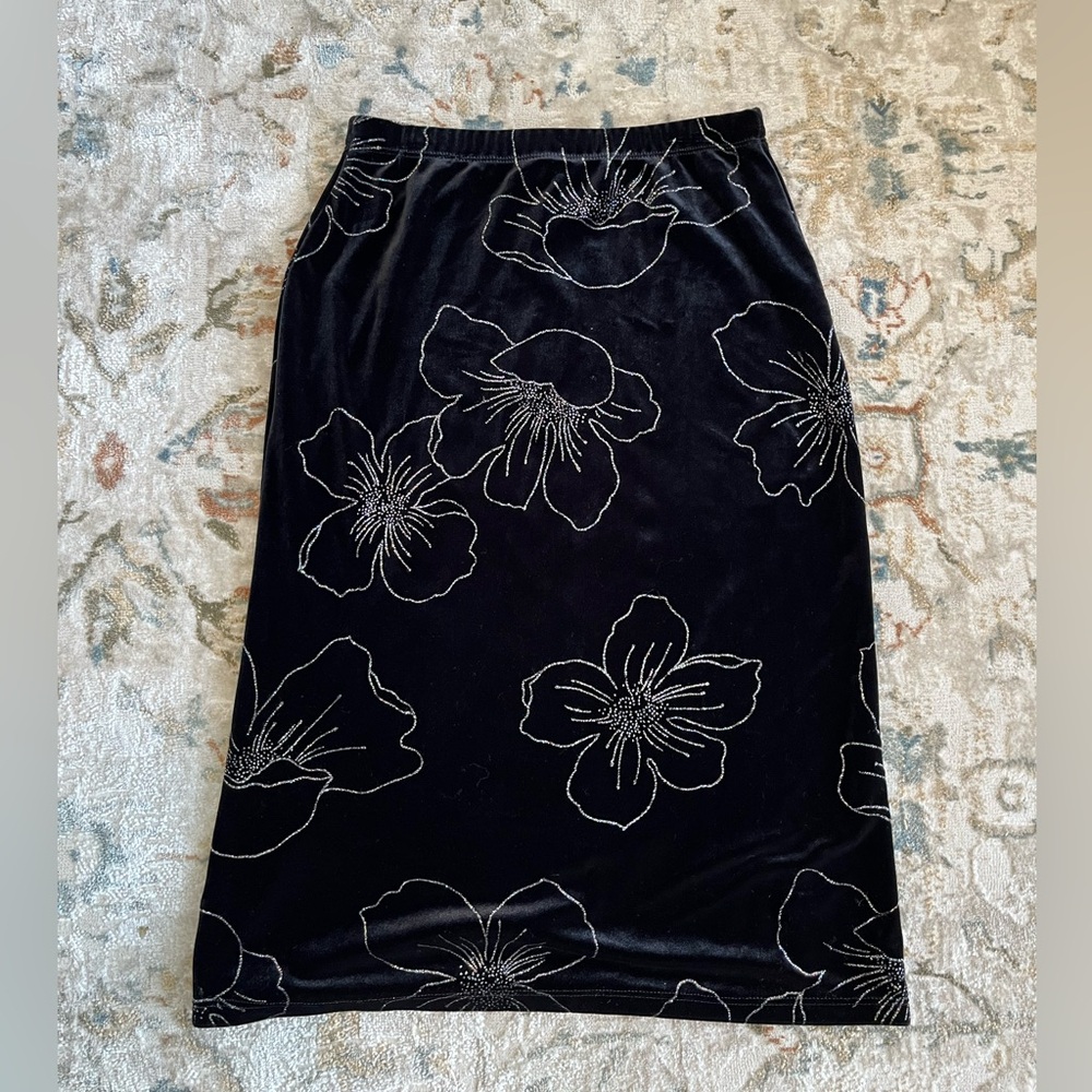 Black Floral Velvet Pencil Skirt